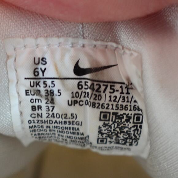 Nike 6Y Womens 7.5 Air Huarache Run GS White Pure Platinum 654275-110 Flaws - Picture 10 of 11